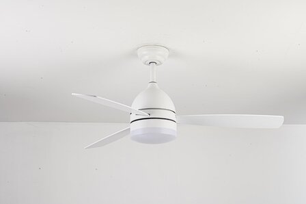 Beacon Lucci Air Vector plafondventilator wit 122 cm 513075 aan plafond