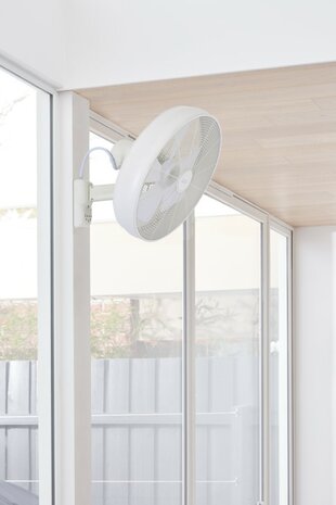 Beacon Breeze wandventilator wit 41 cm 213128EU bevestigd aan wand